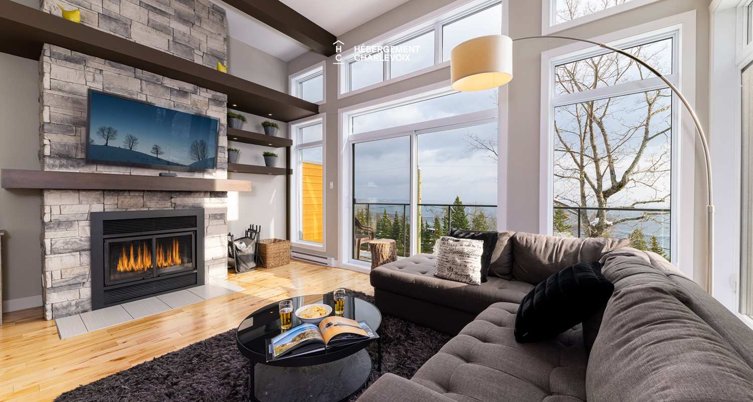 AUB-150 -  Majestic view of the river and the Charlevoix Massif